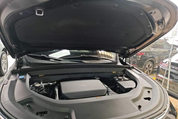Used Li Auto L8 2023 Pro Model Engine Bay