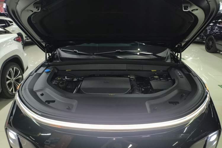 Used Li Auto L8 2023 Pro Model Engine Bay