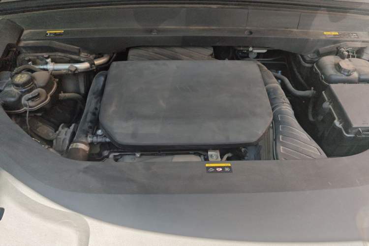 Used Li Auto L8 2023 Pro Model Engine Bay