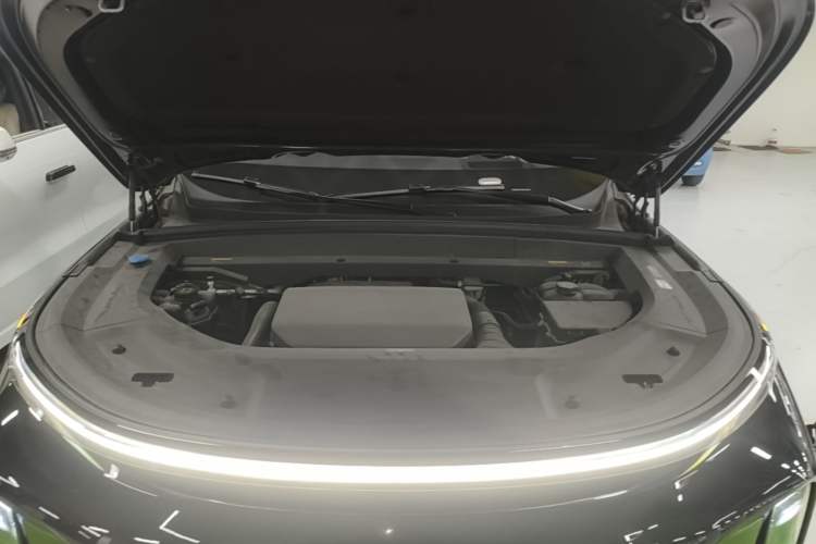 Used Li Auto L8 2023 Pro Model Engine Bay