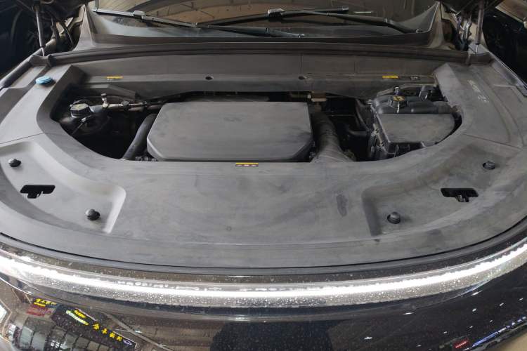 Used Li Auto L8 2023 Pro Model Engine Bay