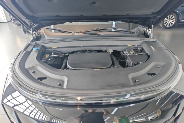 Used Li Auto L8 2023 Pro Model Engine Bay