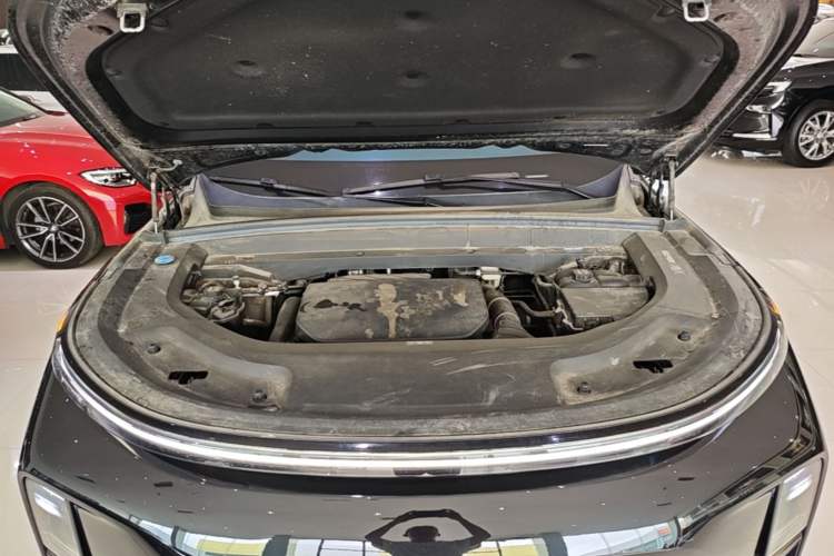 Used Li Auto L8 2023 Pro Model Engine Bay