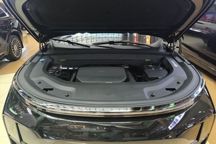 Used Li Auto L8 2023 Pro Model Engine Bay