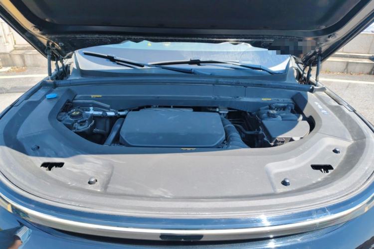 Used Li Auto L8 2023 Pro Model Engine Bay