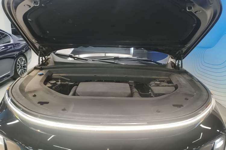 Used Li Auto L8 2023 Pro Model Engine Bay