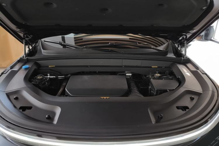 Used Li Auto L8 2023 Pro Model Engine Bay