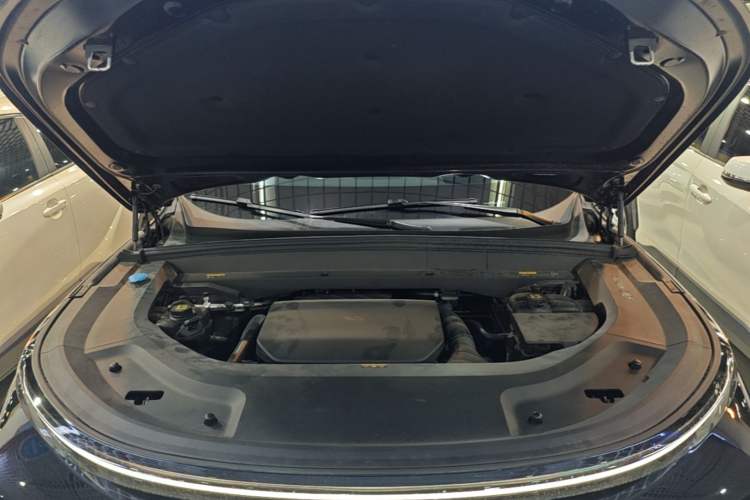 Used Li Auto L8 2023 Pro Model Engine Bay