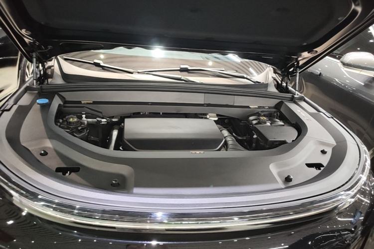 Used Li Auto L8 2023 Pro Model Engine Bay
