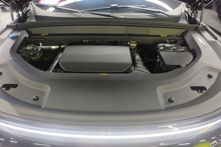 Used Li Auto L8 2023 Pro Model Engine Bay
