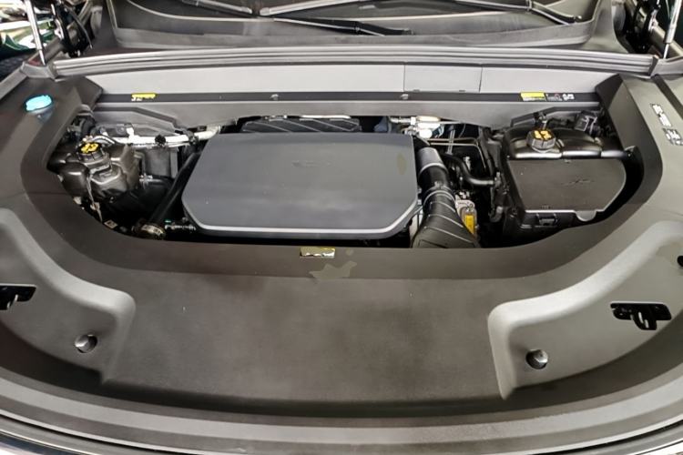 Used Li Auto L8 2023 Pro Model Engine Bay