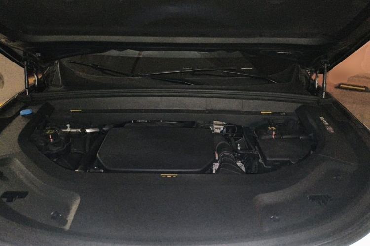 Used Li Auto L8 2023 Pro Model Engine Bay