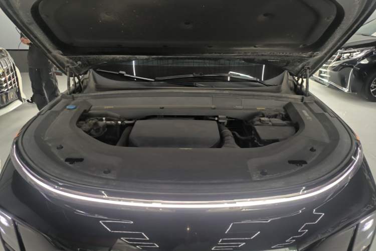 Used Li Auto L8 2023 Pro Model Engine Bay