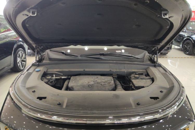 Used Li Auto L8 2023 Pro Model Engine Bay