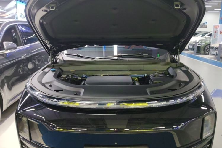 Used Li Auto L8 2023 Pro Model Engine Bay