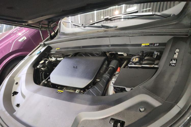 Used Li Auto L8 2023 Pro Model Engine Bay