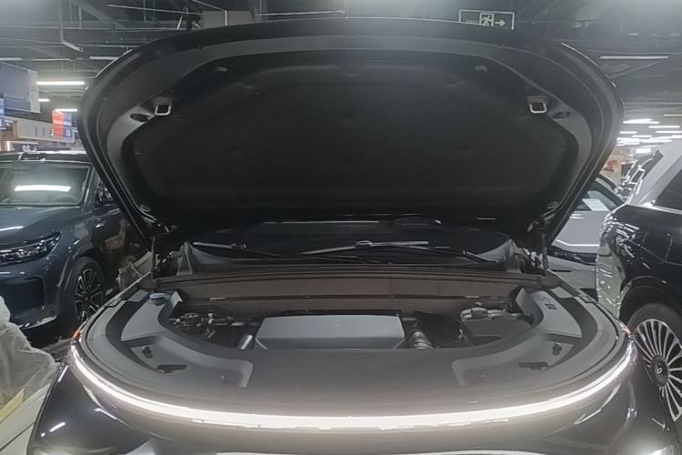 Used Li Auto L8 2023 Pro Model Engine Bay
