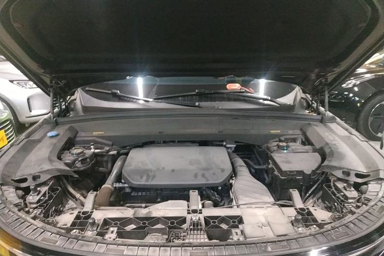 Used Li Auto L8 2023 Pro Model Engine Bay