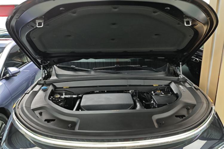 Used Li Auto L8 2023 Air model Engine Bay