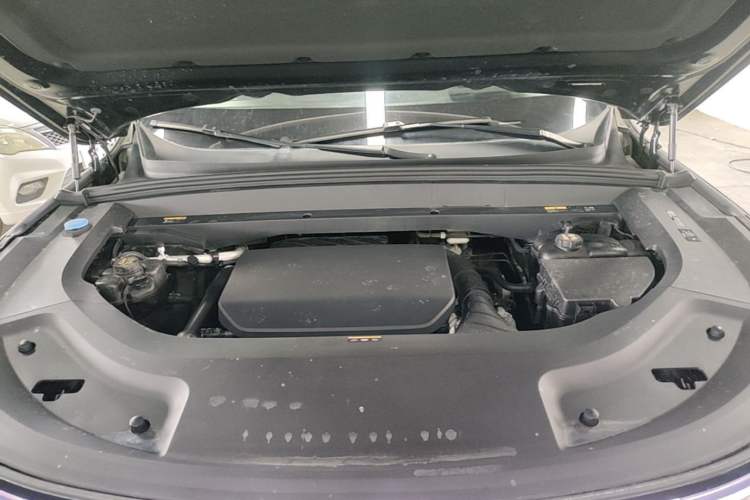 Used Li Auto L8 2023 Pro Model Engine Bay