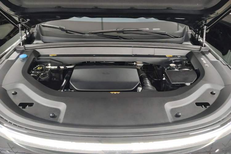 Used Li Auto L8 2023 Pro Model Engine Bay