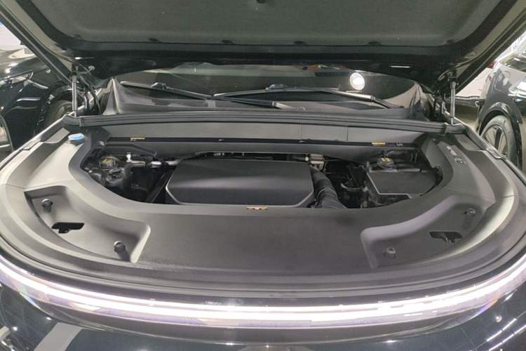 Used Li Auto L8 2023 Pro Model Engine Bay