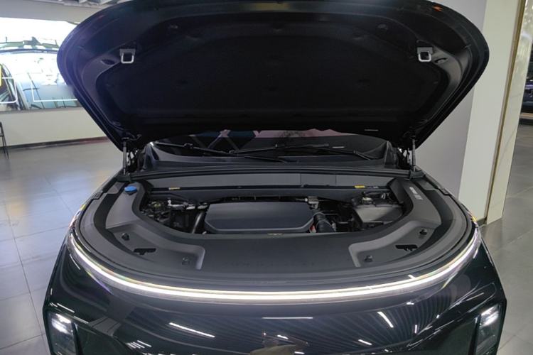 Used Li Auto L8 2023 Pro Model Engine Bay