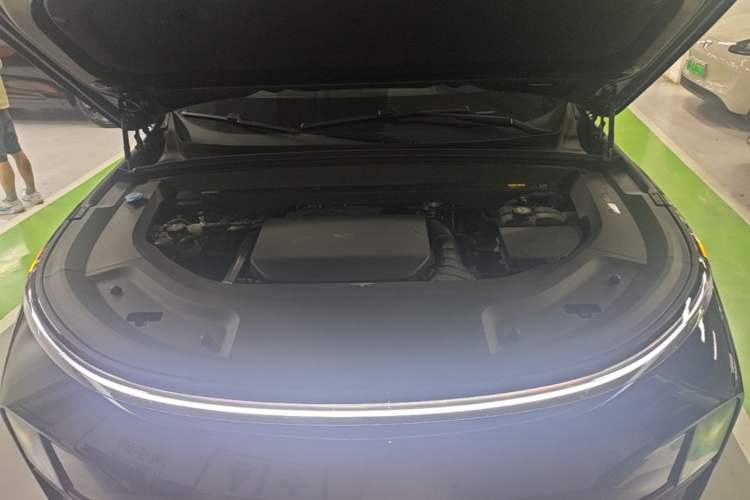 Used Li Auto L8 2023 Air model Engine Bay