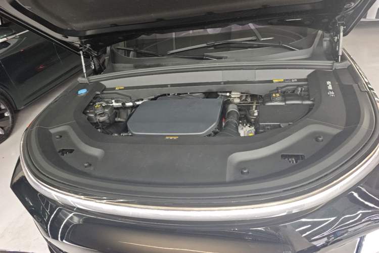 Used Li Auto L8 2023 Pro Model Engine Bay