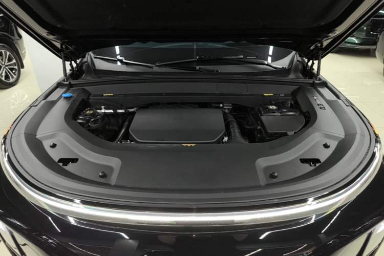 Used Li Auto L8 2023 Pro Model Engine Bay