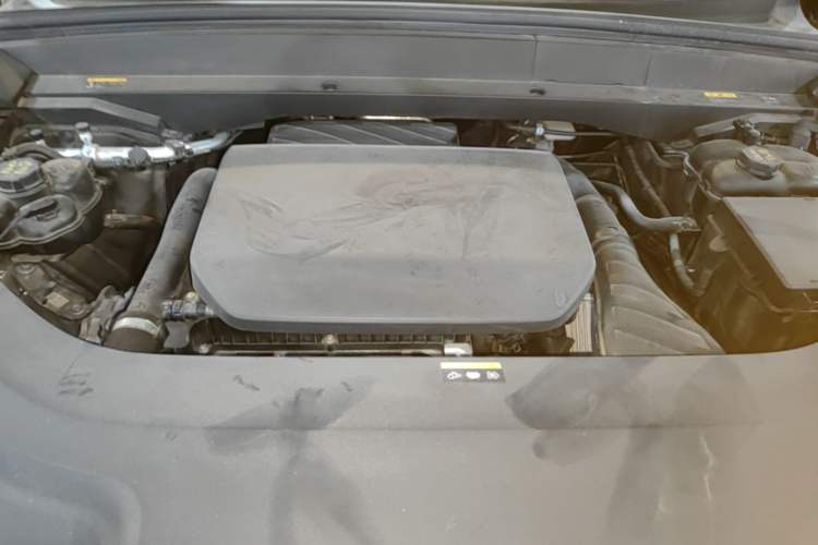 Used Li Auto L8 2023 Pro Model Engine Bay