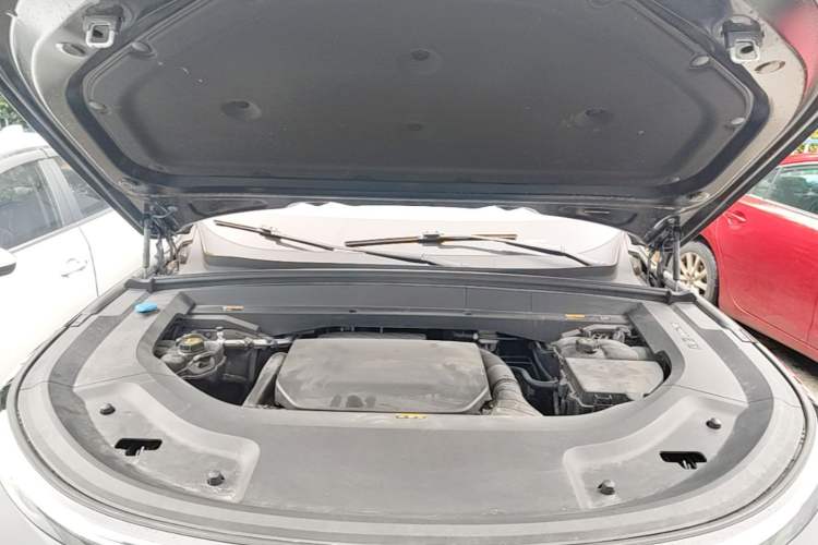 Used Li Auto L8 2023 Pro Model Engine Bay