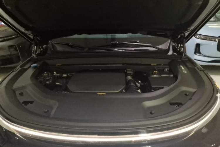 Used Li Auto L8 2023 Pro Model Engine Bay