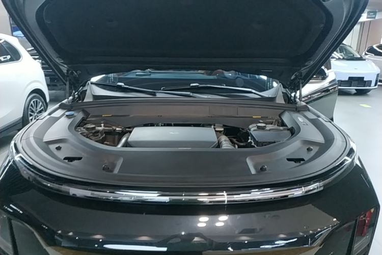 Used Li Auto L8 2023 Pro Model Engine Bay
