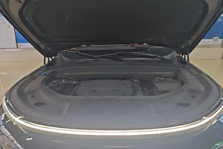 Used Li Auto L8 2023 Pro Model Engine Bay