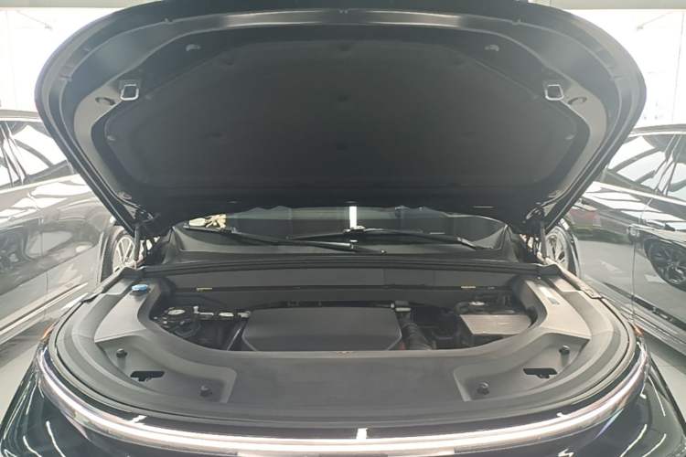 Used Li Auto L8 2023 Pro Model Engine Bay