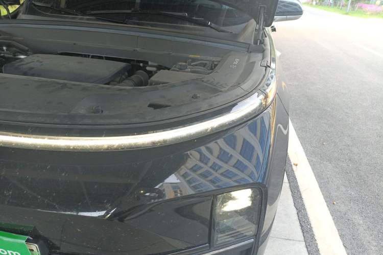 Used Li Auto L8 2023 Pro Model Engine Bay Left