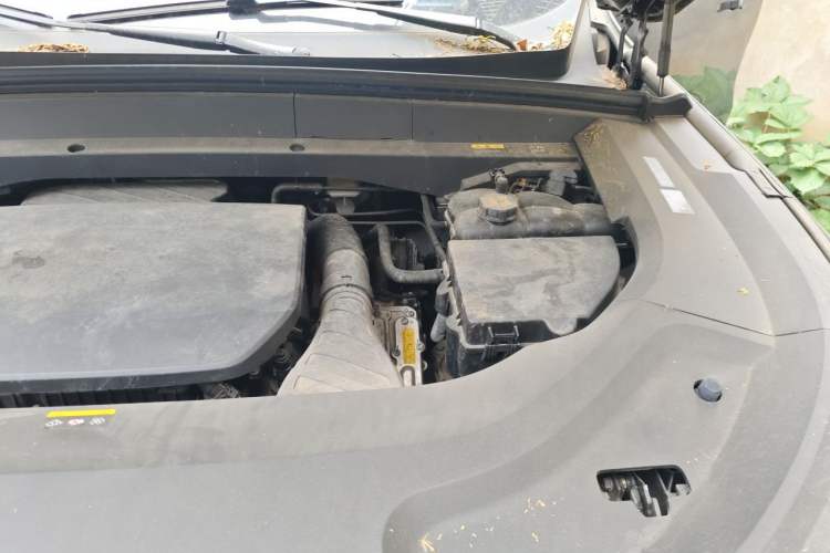 Used Li Auto L8 2023 Pro Model Engine Bay Left