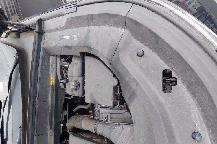 Used Li Auto L8 2023 Pro Model Engine Bay Left