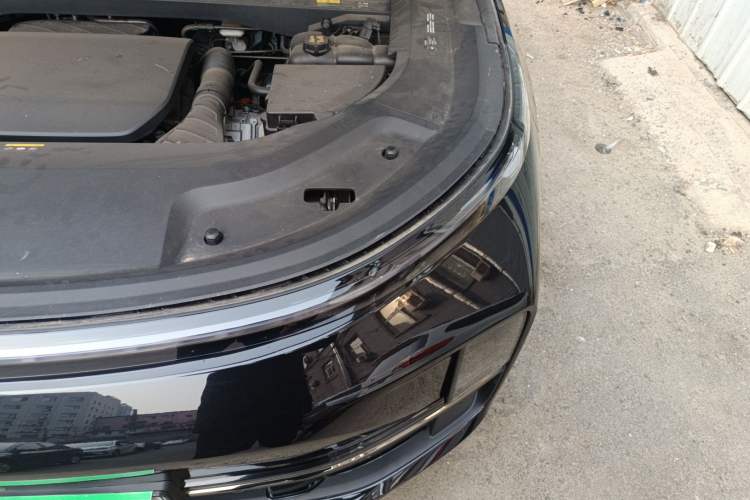 Used Li Auto L8 2023 Pro Model Engine Bay Left