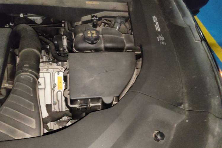 Used Li Auto L8 2023 Pro Model Engine Bay Left
