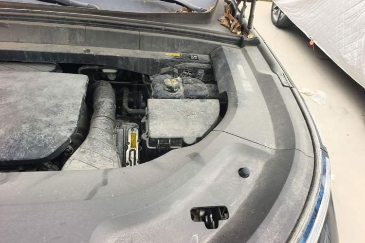 Used Li Auto L8 2023 Pro Model Engine Bay Left