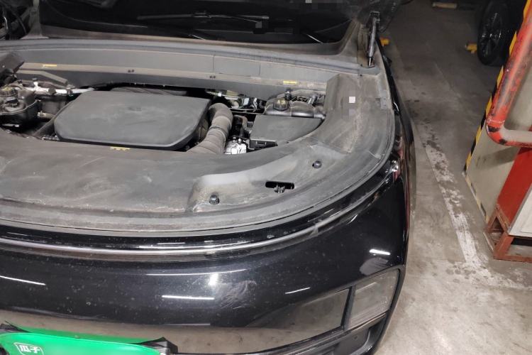 Used Li Auto L8 2023 Pro Model Engine Bay Left