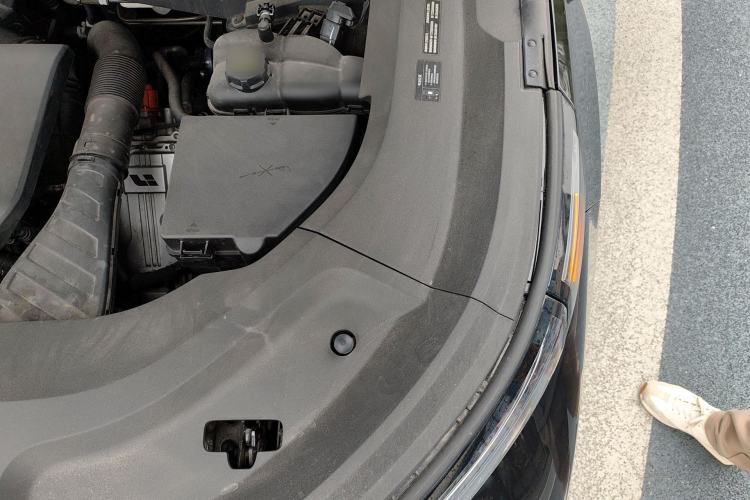 Used Li Auto L8 2023 Pro Model Engine Bay Left