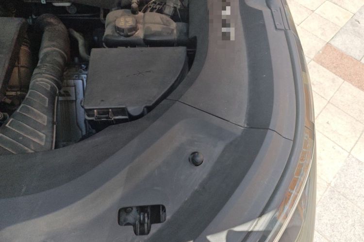 Used Li Auto L8 2023 Pro Model Engine Bay Left