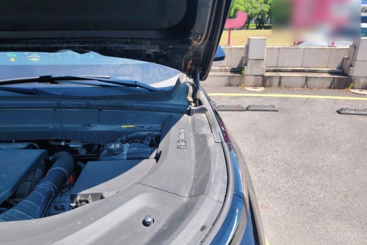 Used Li Auto L8 2023 Pro Model Engine Bay Left