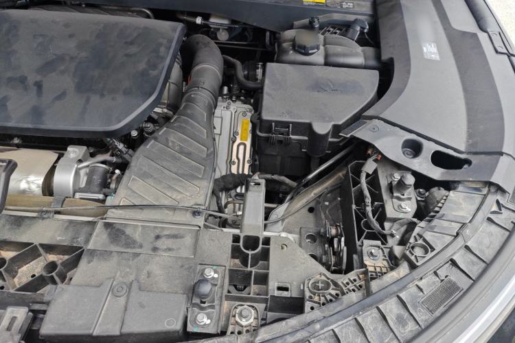 Used Li Auto L8 2023 Pro Model Engine Bay Left