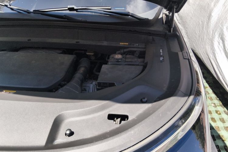 Used Li Auto L8 2023 Pro Model Engine Bay Left