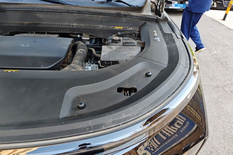 Used Li Auto L8 2023 Pro Model Engine Bay Left
