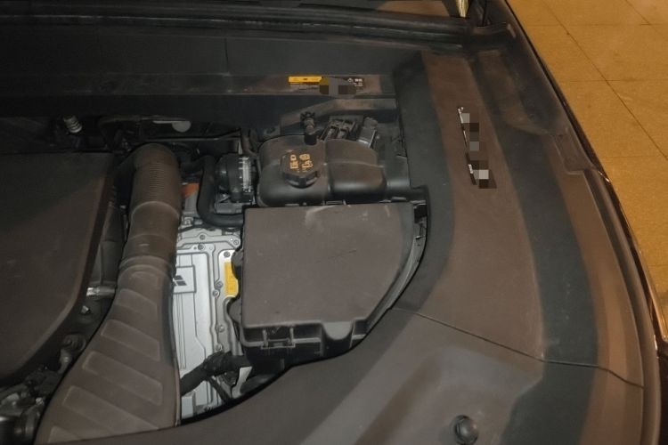 Used Li Auto L8 2023 Pro Model Engine Bay Left